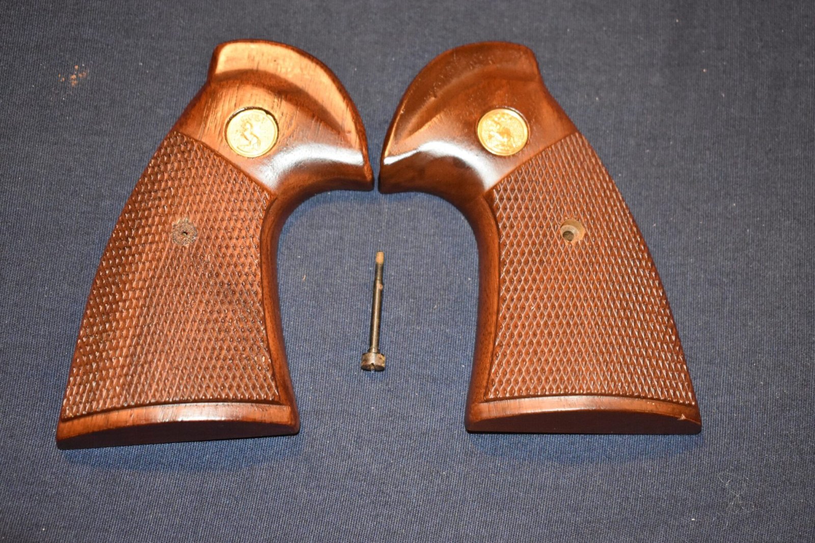 COLT FACTORY I FRAME TARGET GRIPS FOR A COLT PYTHON CPT2