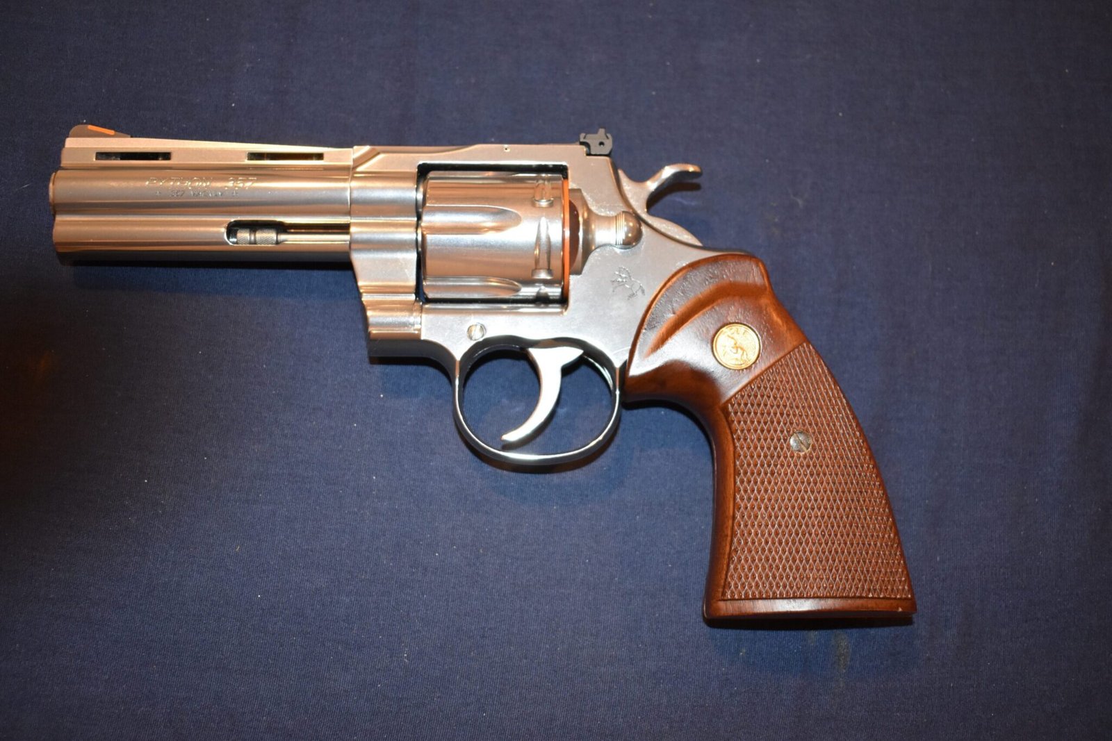 COLT FACTORY I FRAME TARGET GRIPS FOR A COLT PYTHON CPT2 - Image 4