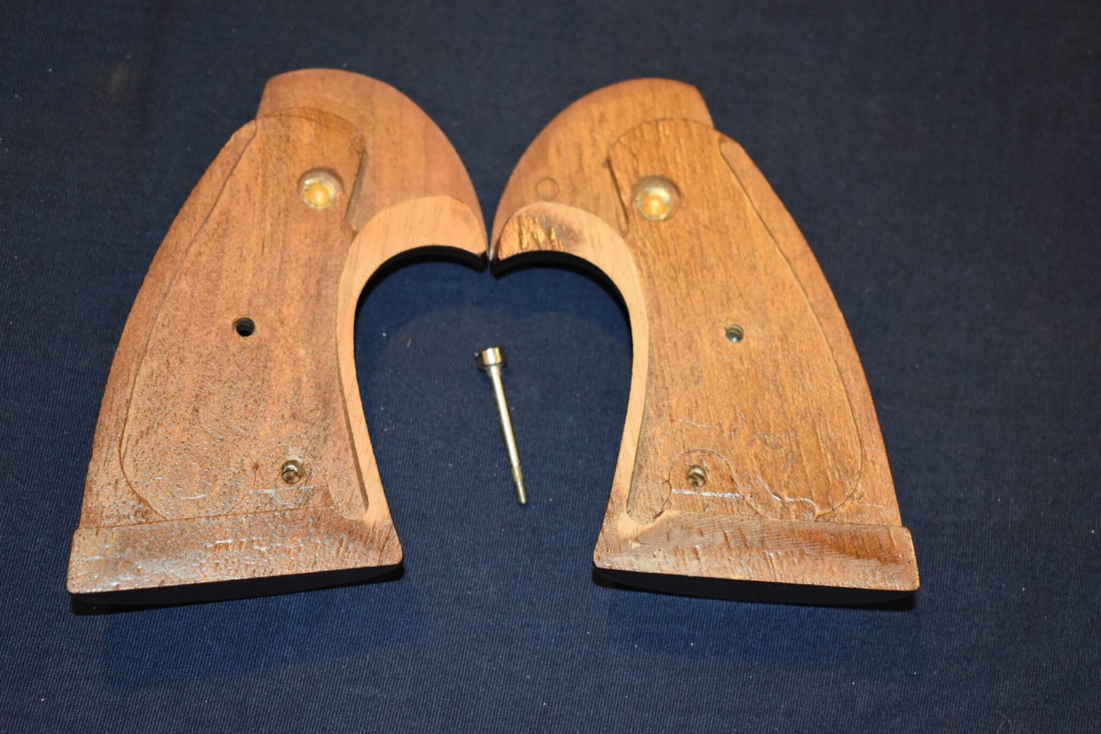COLT FACTORY I FRAME TARGET GRIPS FOR A COLT PYTHON CPT3 - Image 3