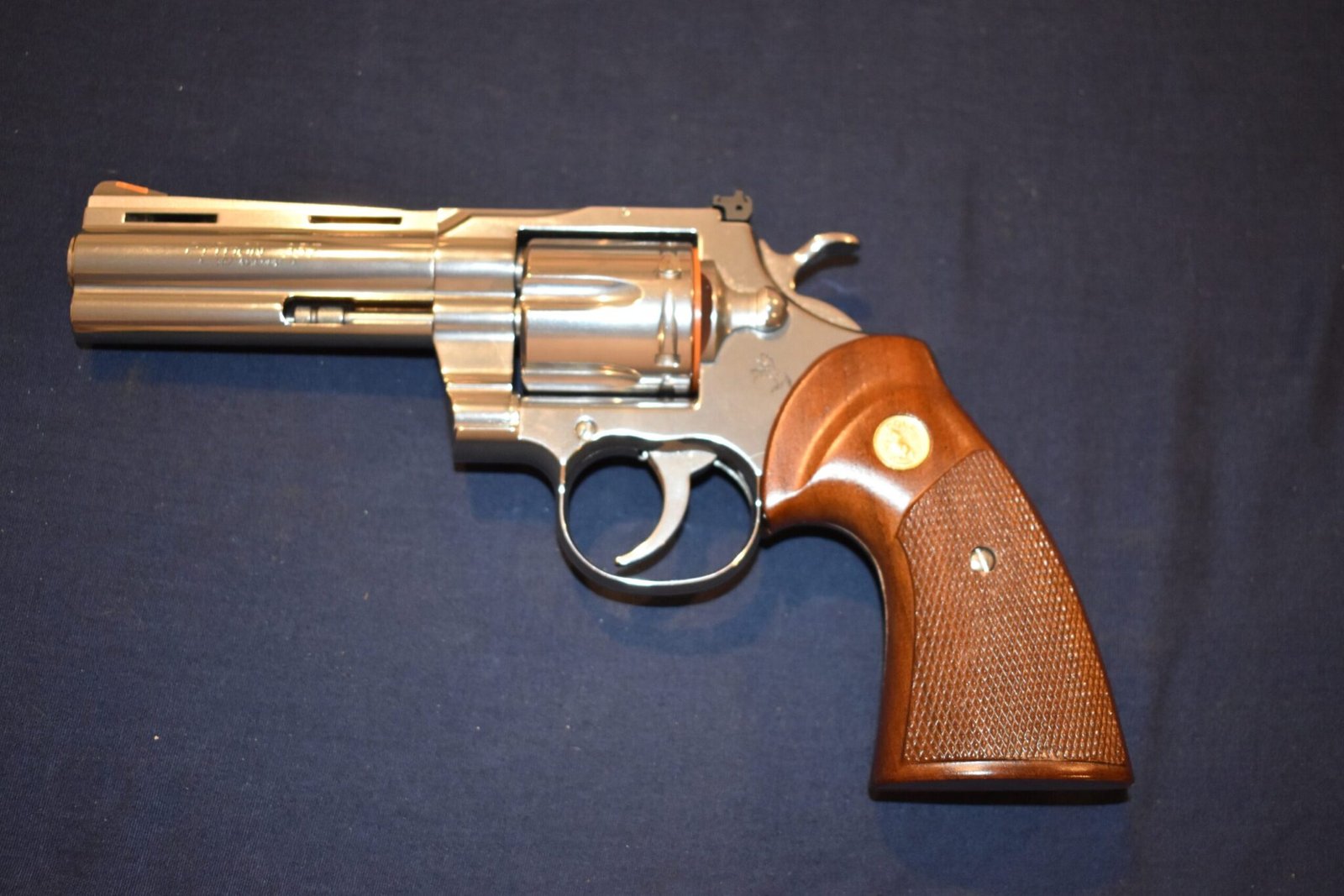 COLT FACTORY I FRAME TARGET GRIPS FOR A COLT PYTHON CPT3 - Image 4
