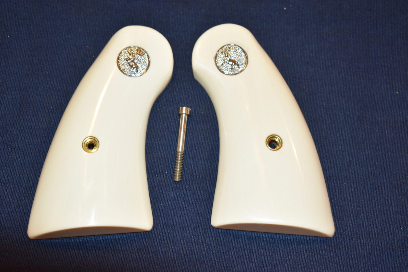 COLT I FRAME IVORY SERVICE GRIPS FOR A COLT PYTHON PI6 (OHIO RESIDENTS ONLY)