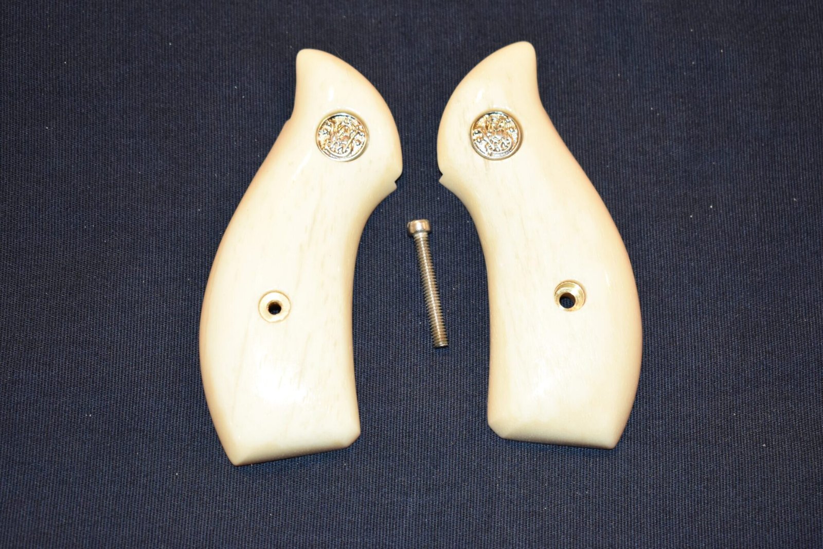 SMITH & WESSON J FRAME PREMIUM GRADE GIRAFFE BONE GRIPS JGB9