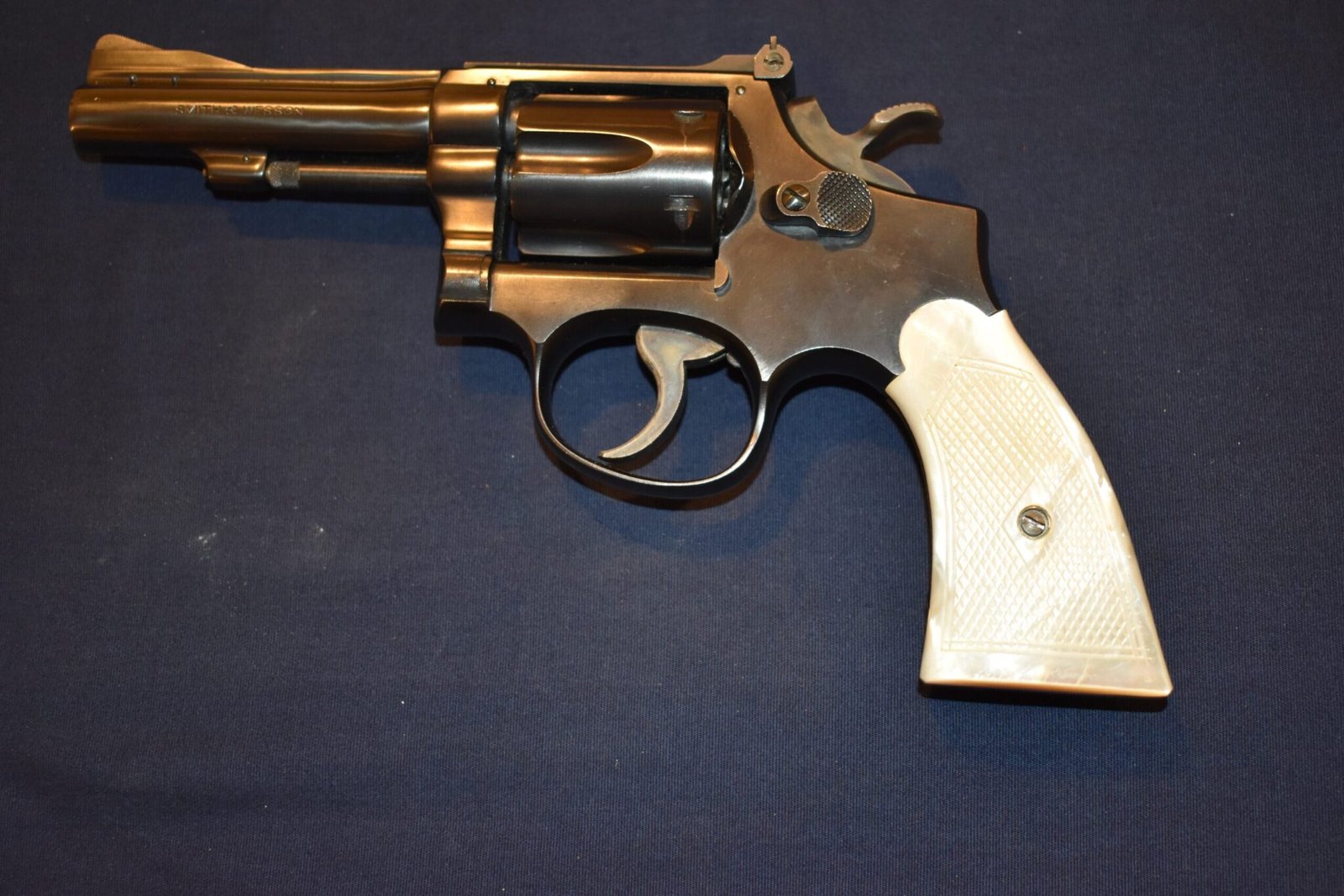 SMITH & WESSON K FRAME CHECKEREDMOTHER OF PEARL GRIPS KP4 - Image 4