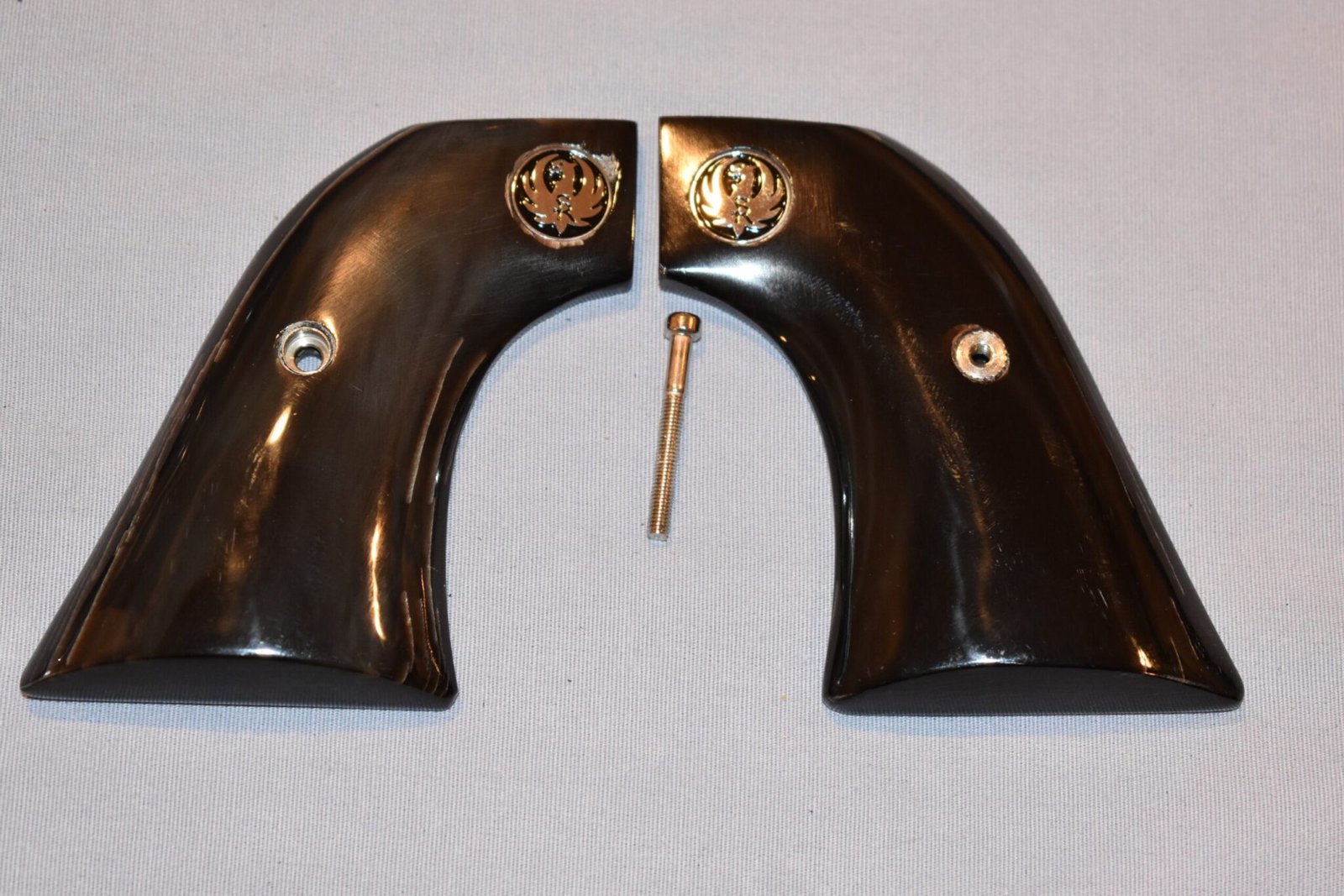 RUGER NEW VAQUERO SMOOTH BUFFALO HORN GRIPS RNVBH8