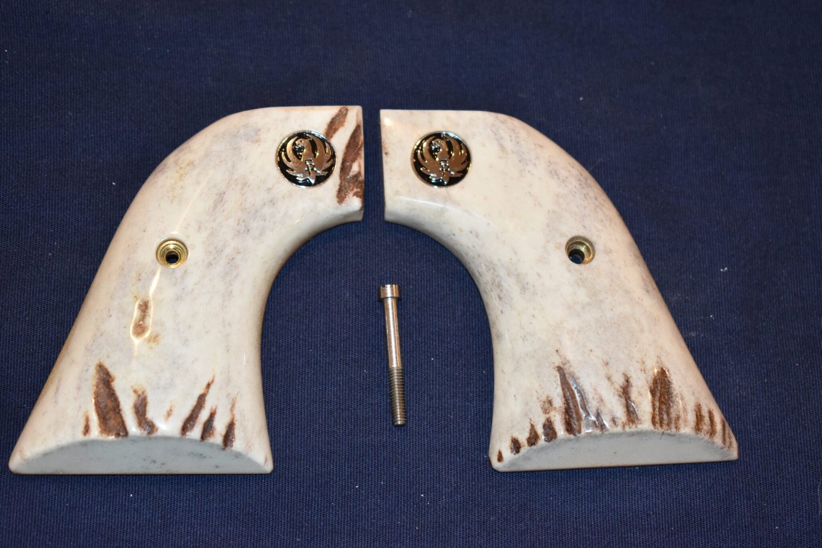 RUGER NEW VAQUERO SAMBAR STAG GRIPS RNVSS11