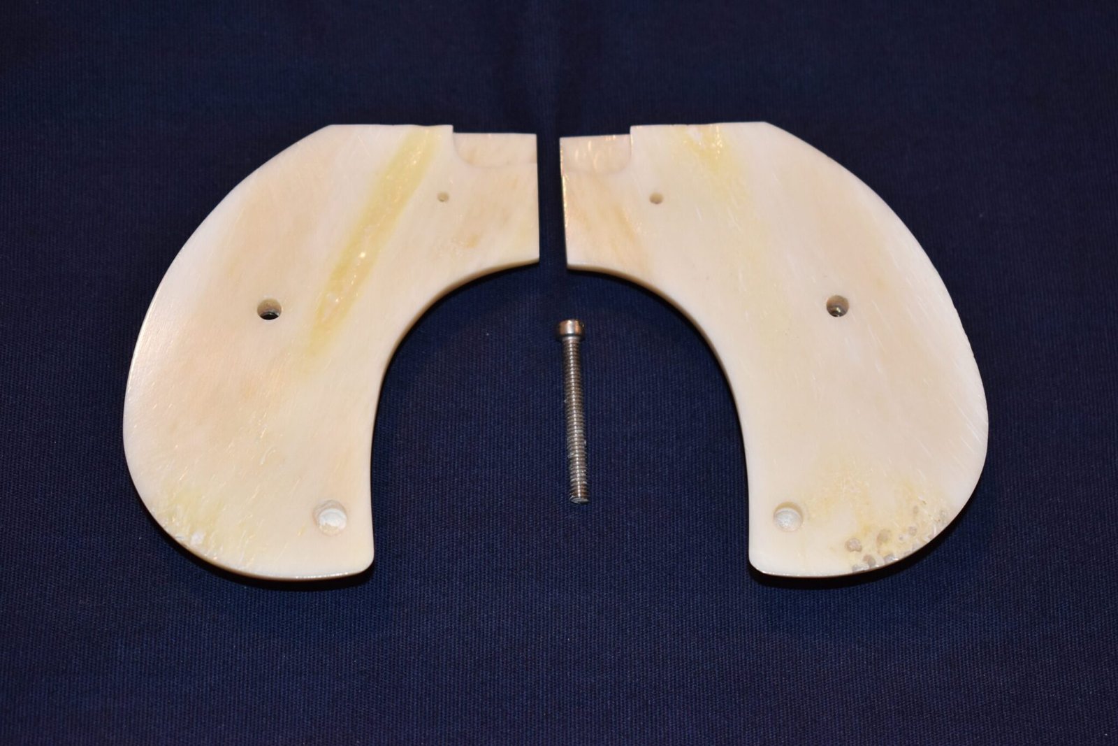 RUGER BIRDS HEAD GIRAFFE BONE GRIPS BHRGB1 - Image 3