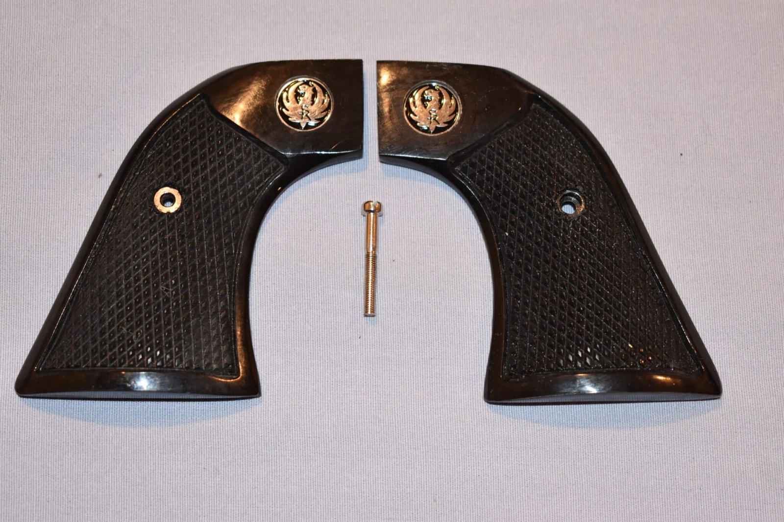 RUGER NEW MODEL BLACKHAWK OR OLD VAQUERO CHECKERED BUFFALO HORN GRIPS RBHBH13