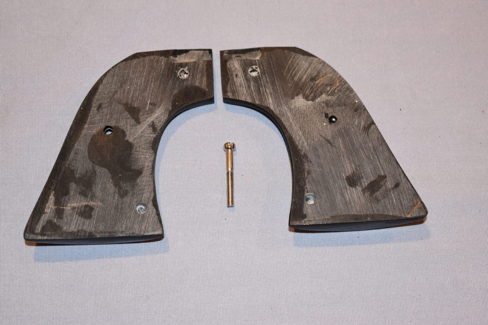 RUGER NEW MODEL BLACKHAWK OR OLD VAQUERO CHECKERED BUFFALO HORN GRIPS RBHBH13 - Image 3