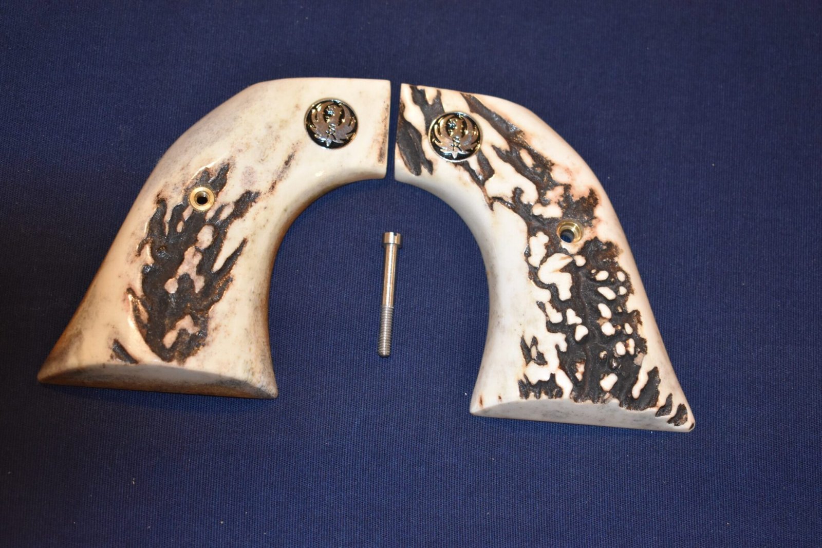 RUGER NEW MODEL BLACKHAWK OR OLD VAQUERO VINTAGE SAMBAR STAG GRIPS RBHS26