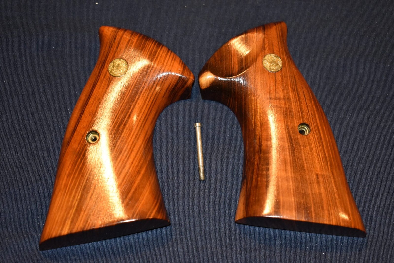 SMITH & WESSON N FRAME ROSEWOOD TARGET PRESENTATION GRIPS NTP8