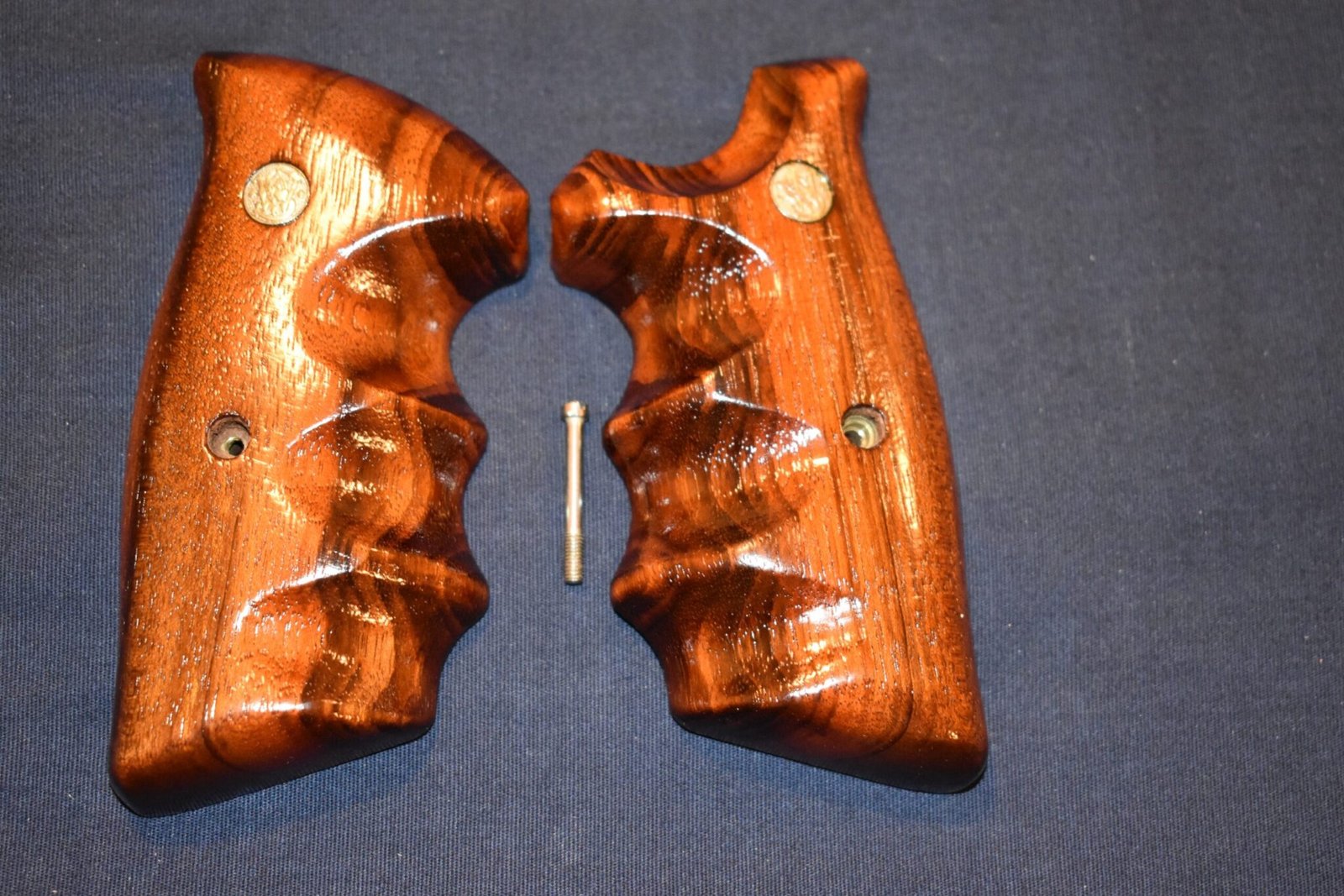 SMITH & WESSON N FRAME SQUARE BUTT COMBAT GRIPS SWNSQBC5