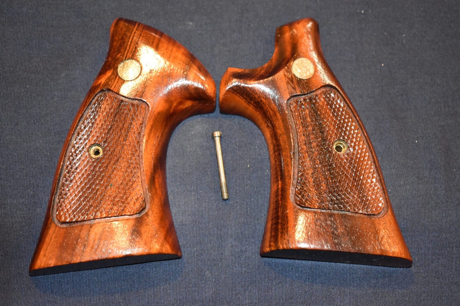 SMITH & WESSON FACTORY N FRAME TARGET GRIPS NT46