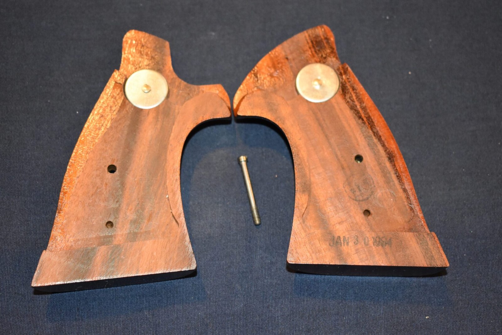 SMITH & WESSON FACTORY N FRAME TARGET GRIPS NT46 - Image 3