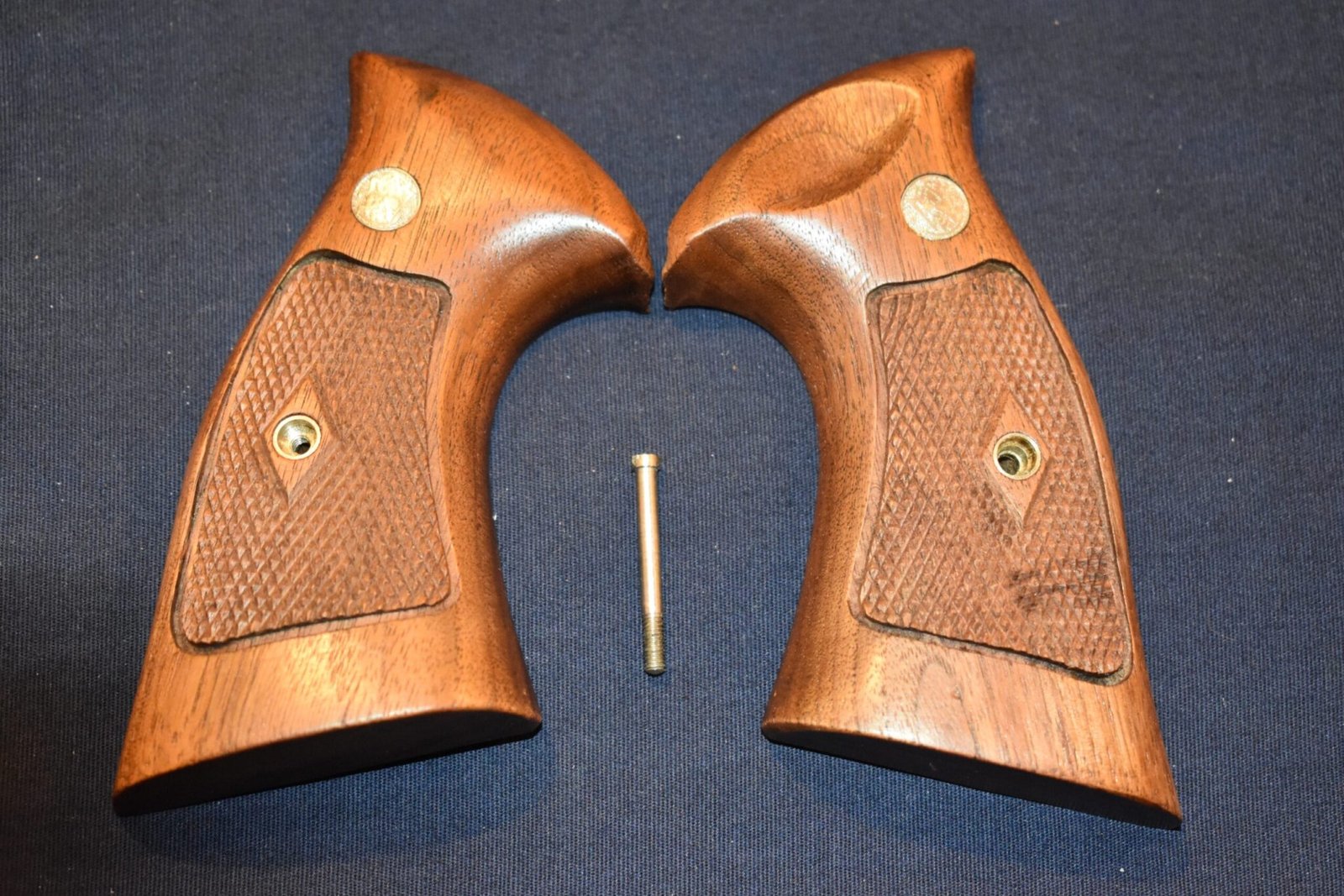 SMITH & WESSON K FRAME FACTORY DIAMOND TARGET GRIPS KDT8