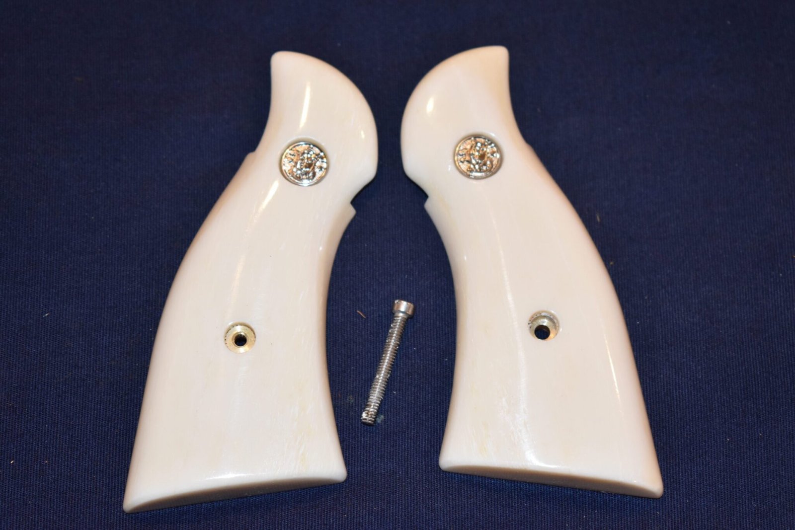 SMITH & WESSON K OR L FRAME SQUARE BUTT PREMIUM GRADE GIRAFFE BONE GRIPS KSQGB4