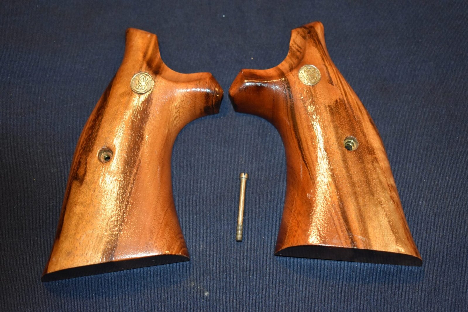 SMITH & WESSON K FRAME PRESENTATION TARGET GRIPS KPT15