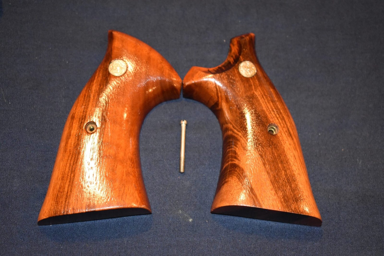SMITH & WESSON FACTORY K FRAME PRESENTATION TARGET GRIPS KPT16
