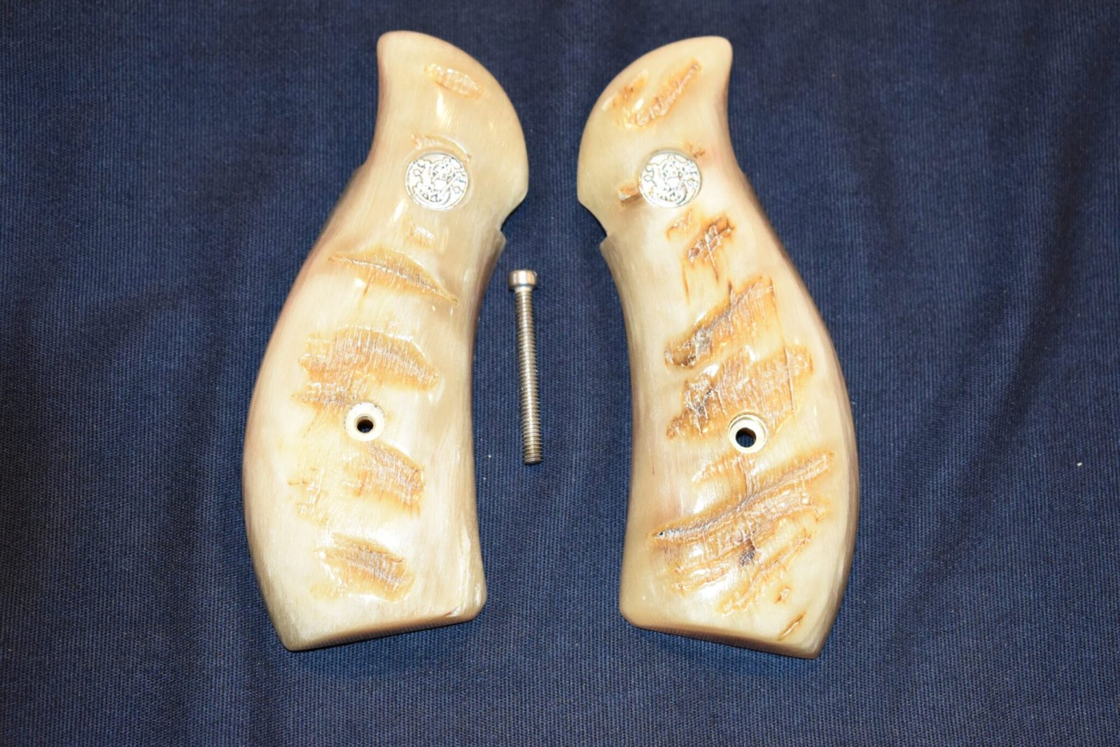 SMITH & WESSON K FRAME ROUND BUTT RAMS HORN GRIPS KRBRH4