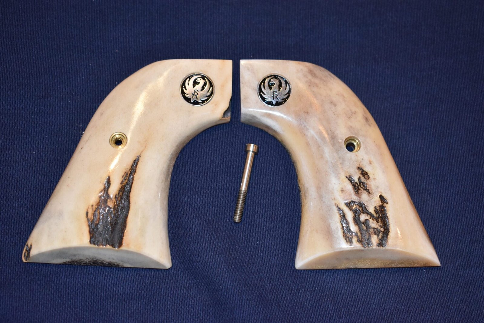 RUGER NEW VAQUERO SAMBAR STAG GRIPS RNVSS14