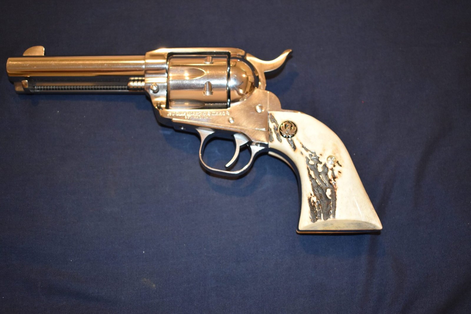 RUGER NEW VAQUERO SAMBAR STAG GRIPS RNVSS15 - Image 4