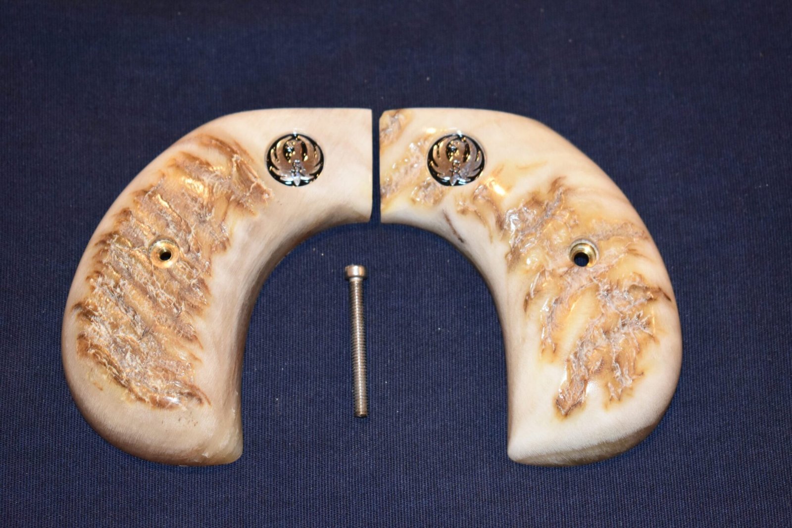 RUGER BIRDS HEAD RAMS HORN / STAG GRIPS RBHRH5