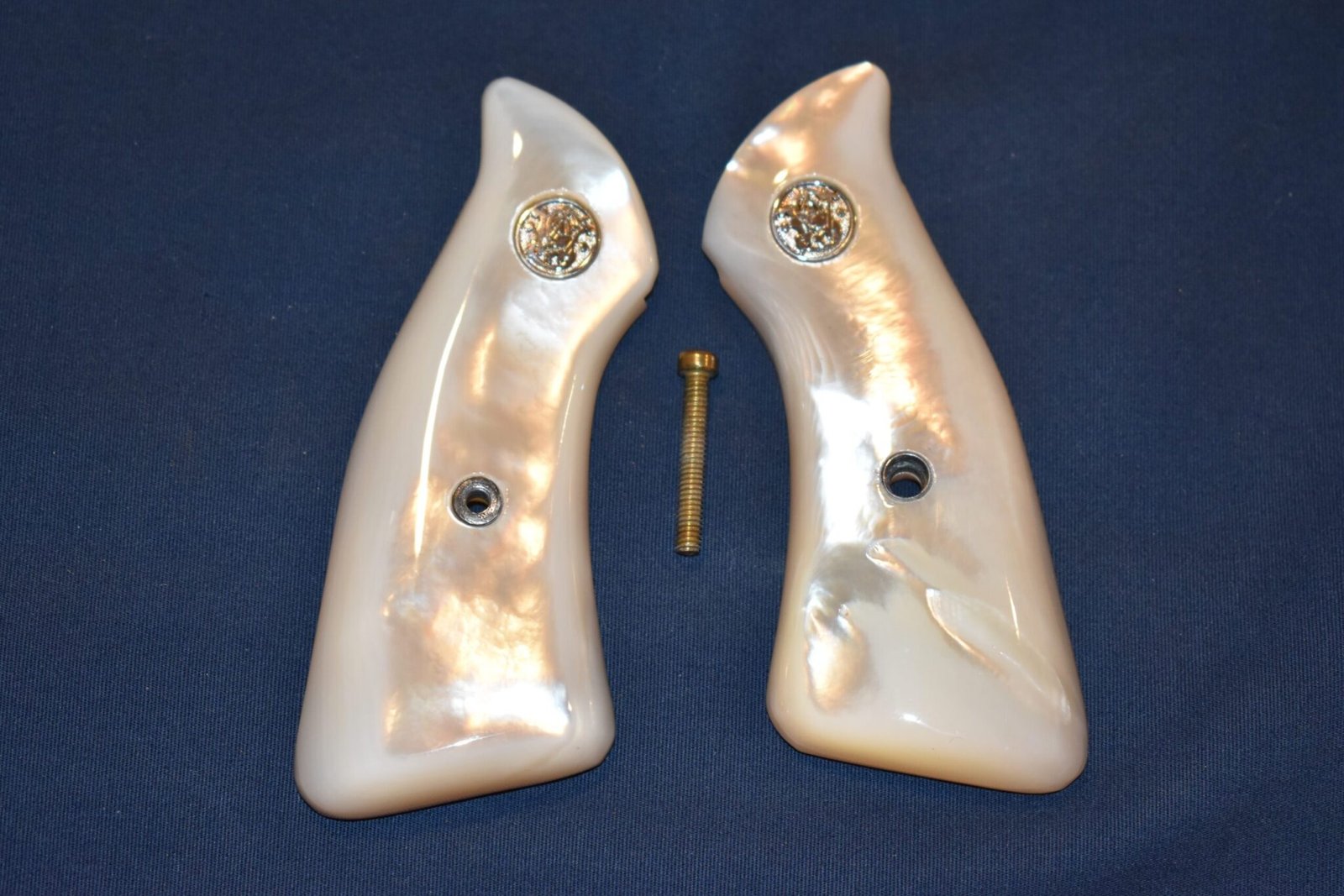 SMITH & WESSON J FRAME MOTHER OF PEARL SQUARE BUTT GRIPS JSQMP1
