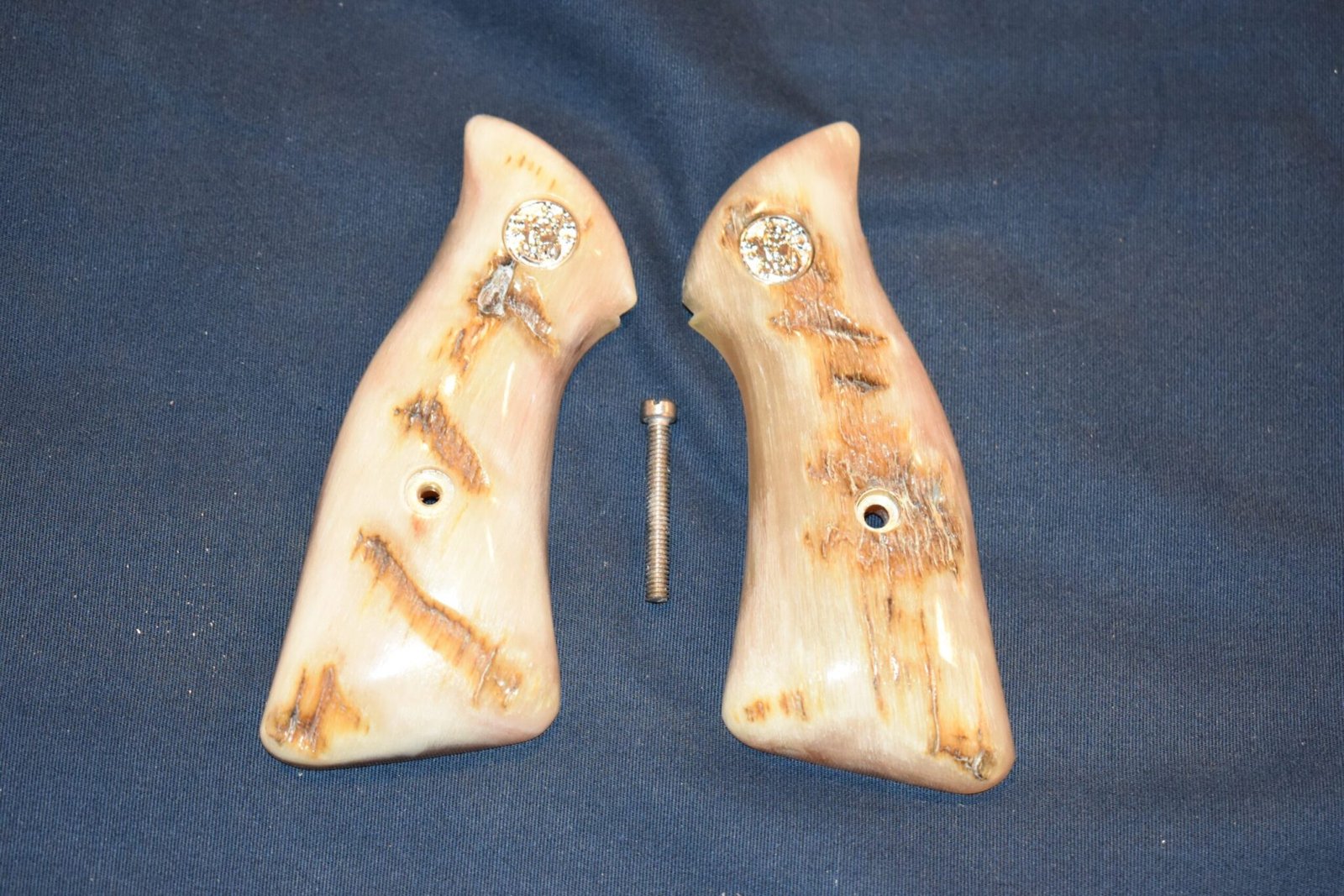 SMITH & WESSON J FRAME ROUND BUTT RAMS HORN GRIPS JSQRH1