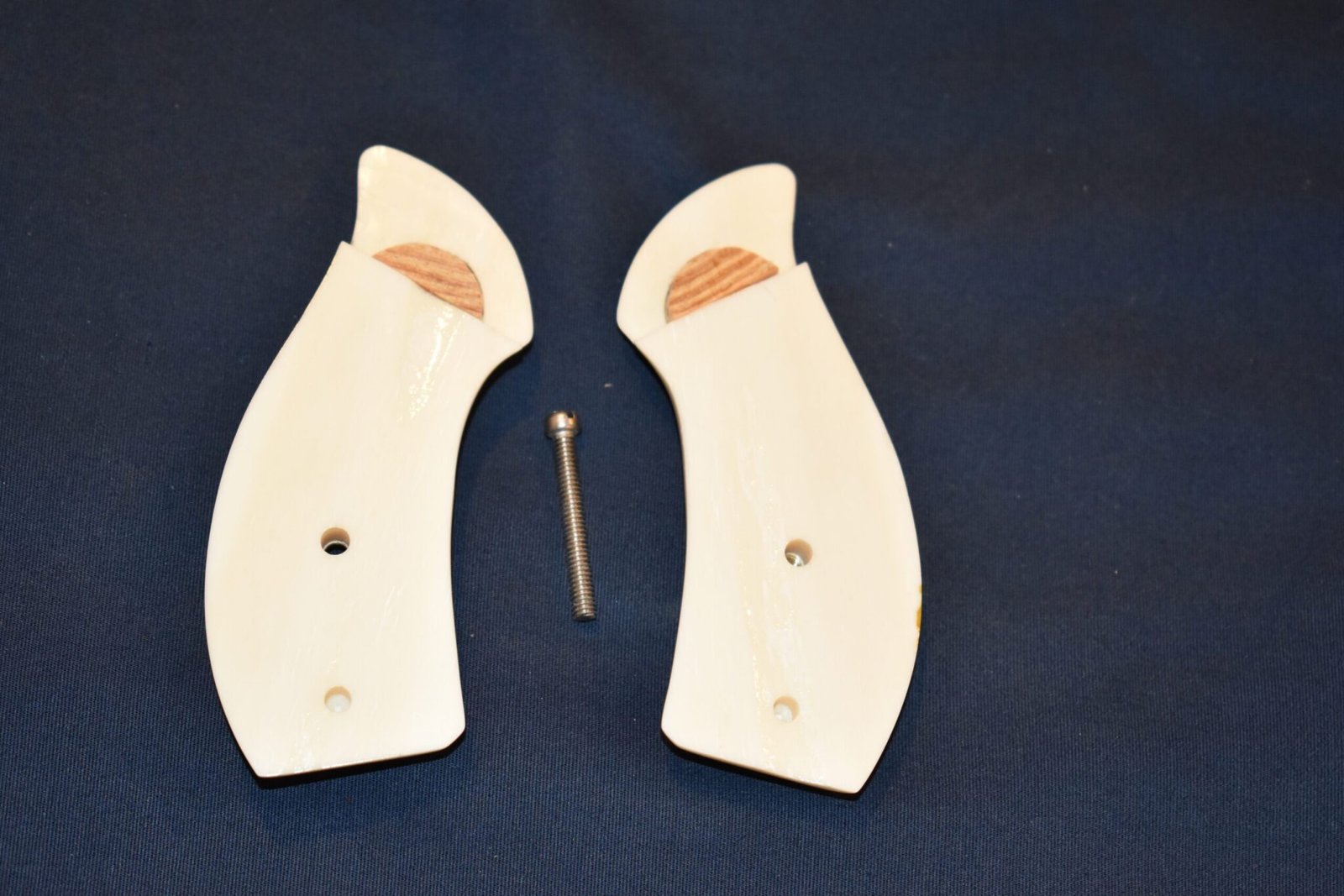 SMITH & WESSON J FRAME PREMIUM GRADE GIRAFFE BONE GRIPS JGB14 - Image 3