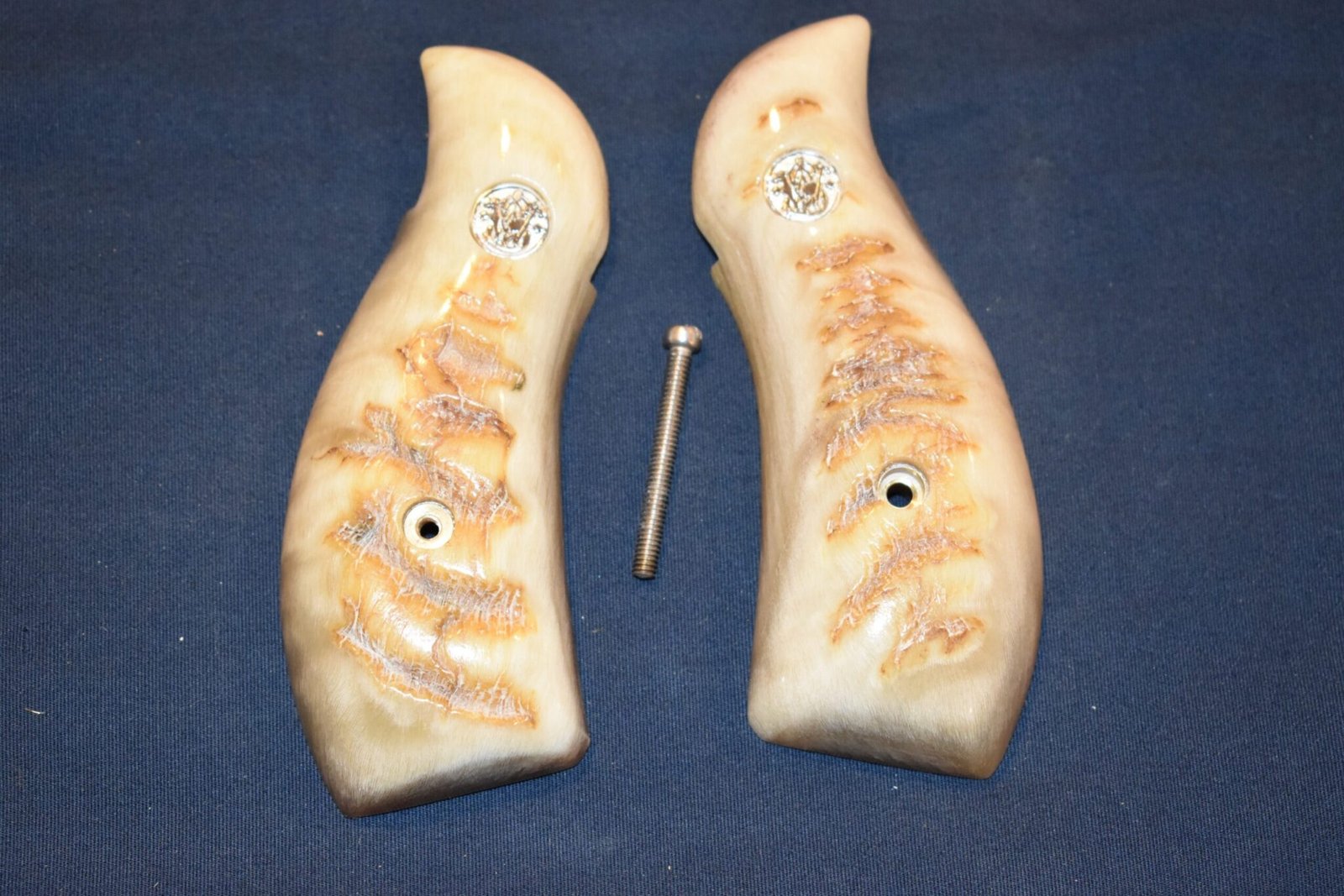SMITH & WESSON K FRAME ROUND BUTT PREMIUM GRADE RAMS HORN GRIPS KRBRH7