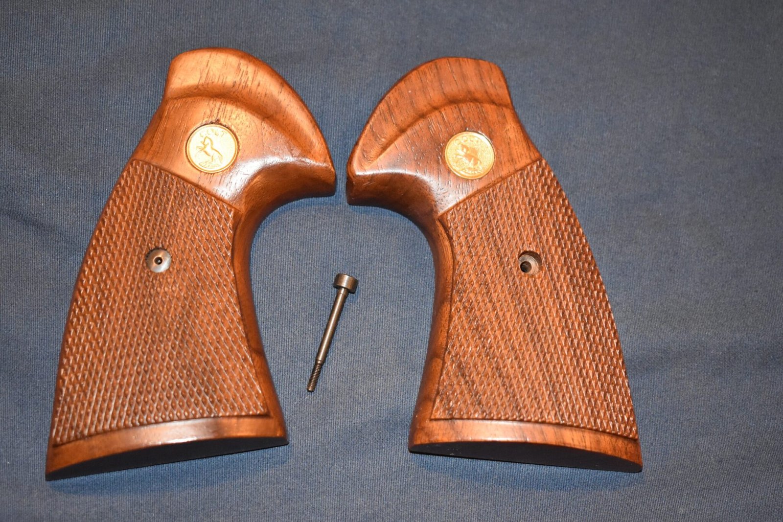 COLT FACTORY I FRAME TARGET GRIPS FOR A COLT PYTHON CPT5