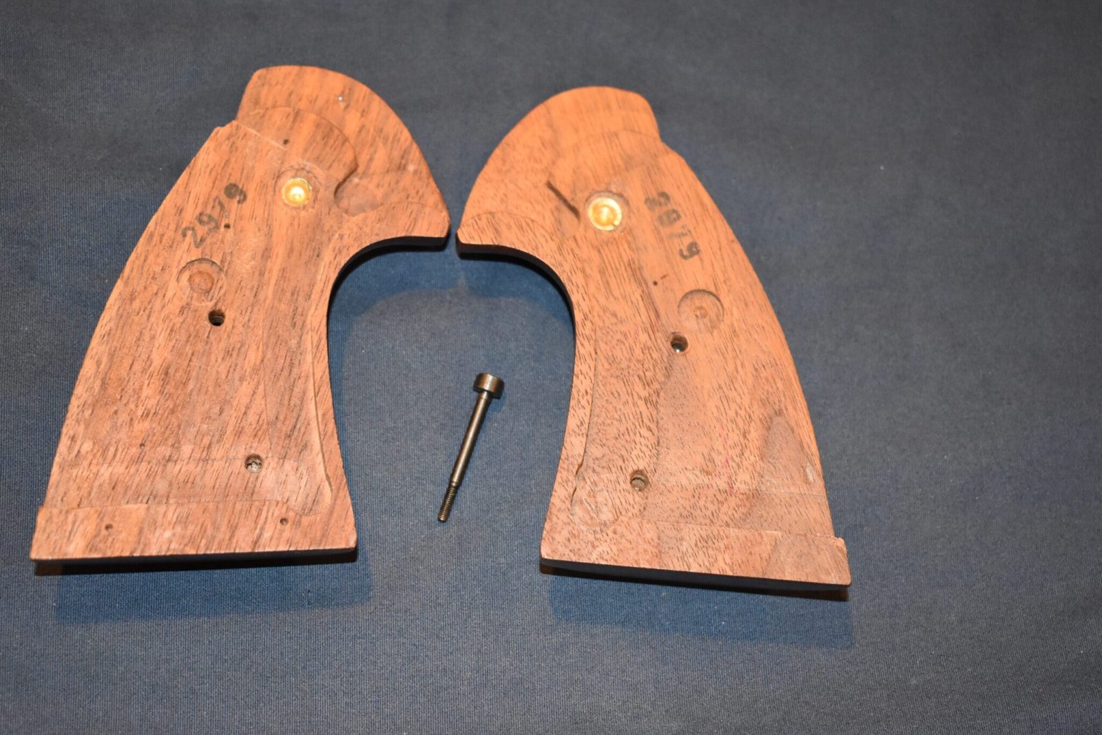 COLT FACTORY I FRAME TARGET GRIPS FOR A COLT PYTHON CPT5 - Image 3