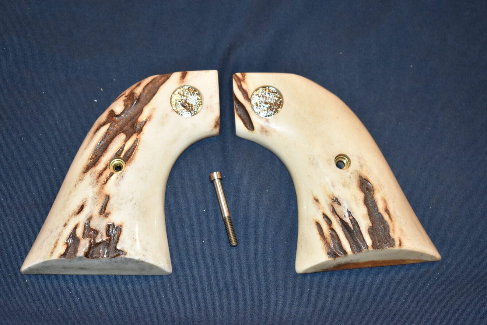 COLT SINGLE ACTION ARMY (S.A.A.) SAMBAR STAG GRIPS SAAS40