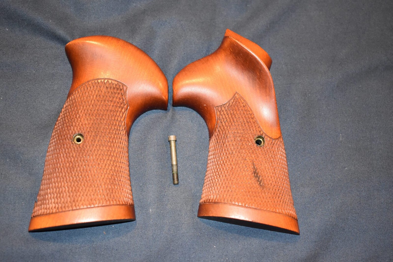 SMITH & WESSON N FRAME LEW SANDERSON CHERRY CUSTOM GRIPS SWNLS4