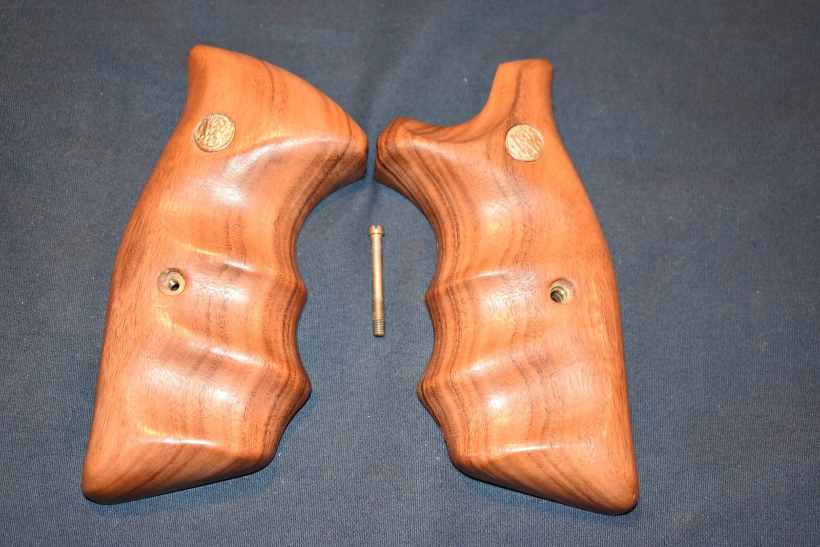SMITH & WESSON K FRAME SQUARE BUTT FACTORY COMBAT GRIPS KSQC4