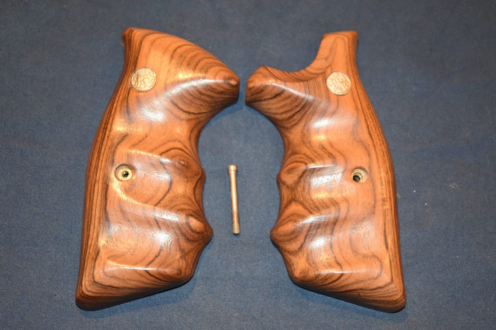 SMITH & WESSON K FRAME SQUARE BUTT FACTORY COMBAT GRIPS KSQC5