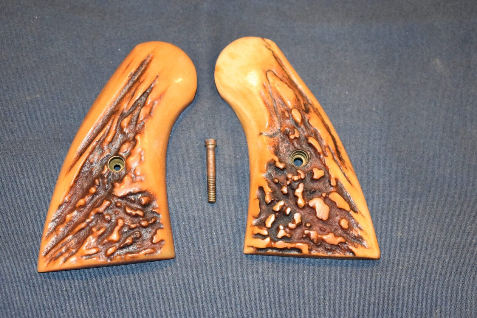 COLT PYTHON / OFFICER'S MODEL MATCH VINTAGE SAMBAR STAG GRIPS CPSS27