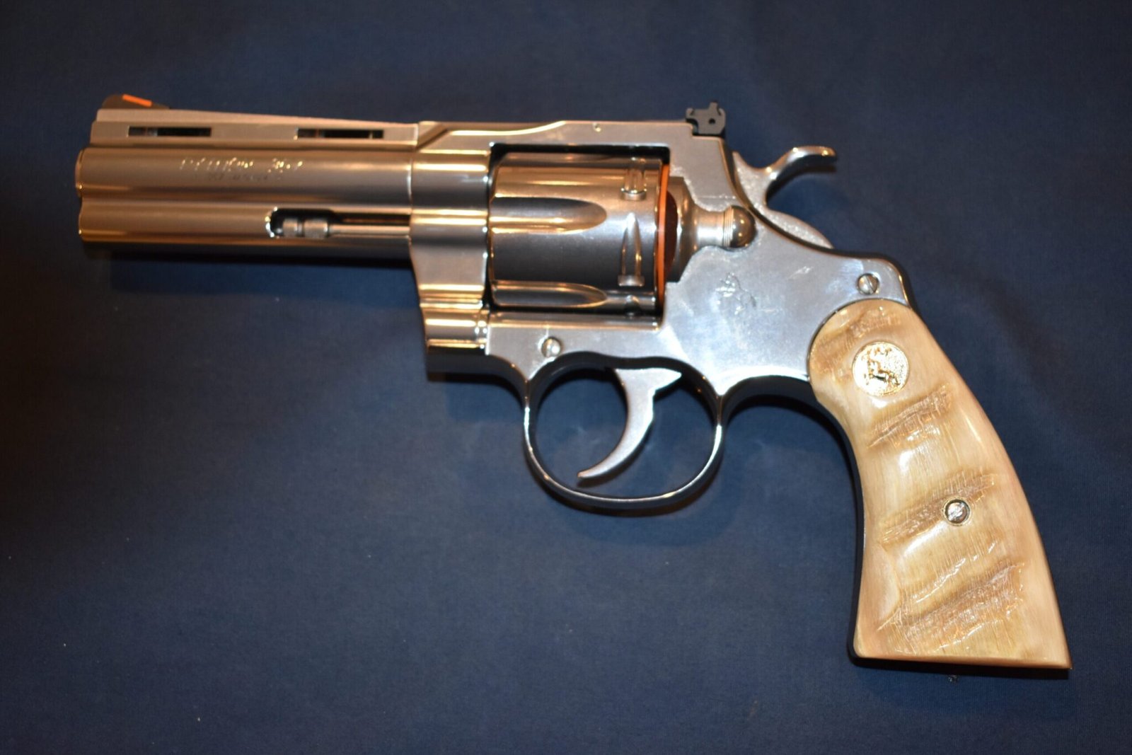 COLT PYTHON PREMIUM GRADE RAM'S HORN GRIPS CPRH6 - Image 4