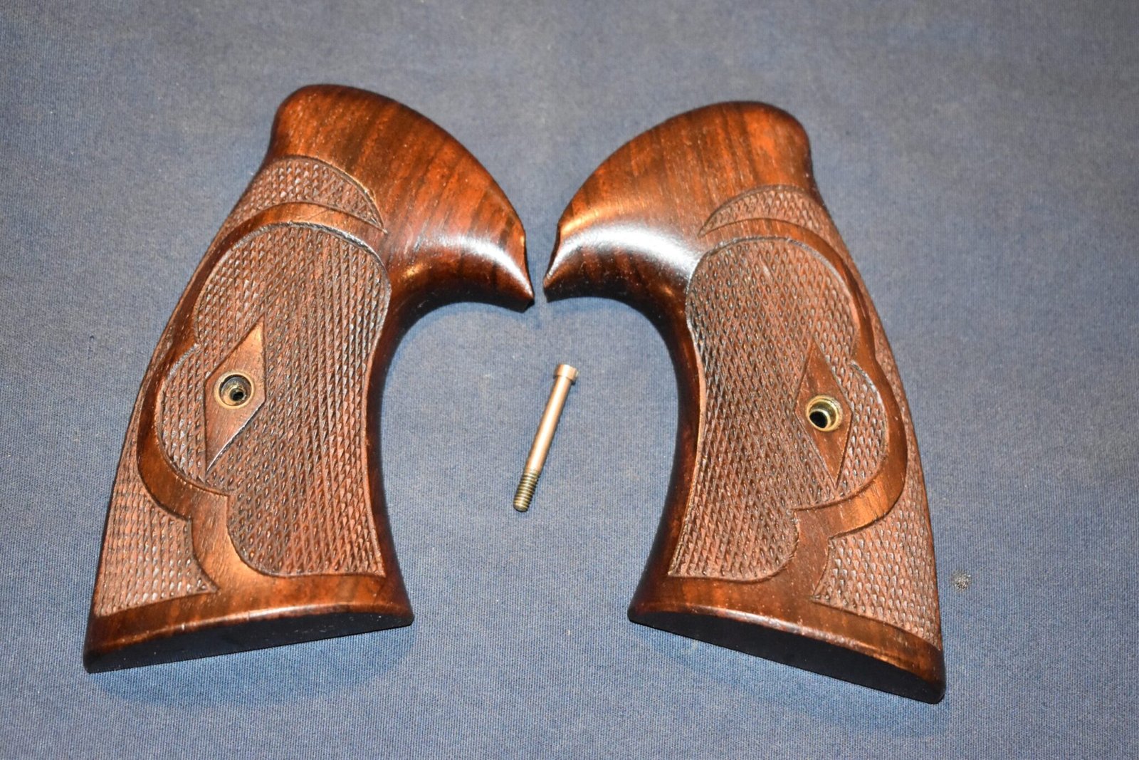 COLT PYTHON / OFFICER'S MPDEL TARGET ORIGINAL ROPER GRIPS CPR1