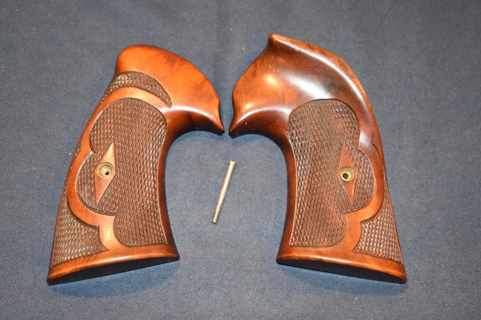 COLT PYTHON / OFFICER'S MPDEL TARGET ORIGINAL ROPER GRIPS CPR2