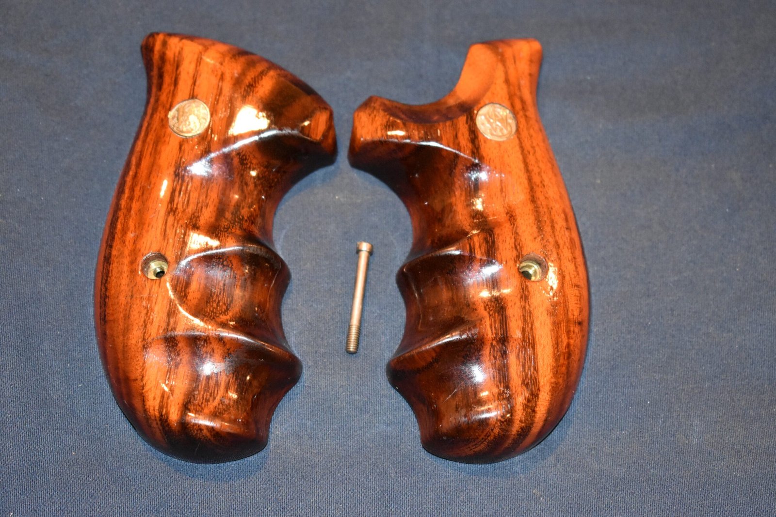 SMITH & WESSON N FRAME SQUARE BUTT COMBAT GRIPS SWNRBC2
