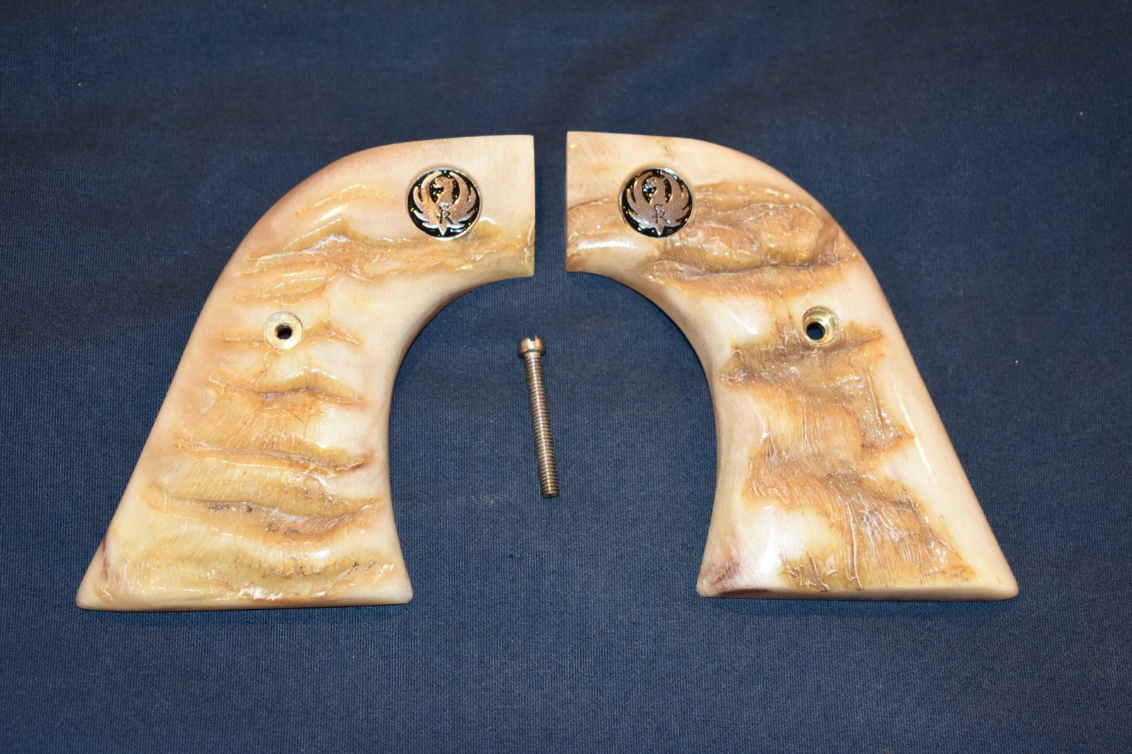 RUGER BLACKHAWK / VAQUERO PREMIUM GRADE RAMS HORN GRIPS RBHRH8