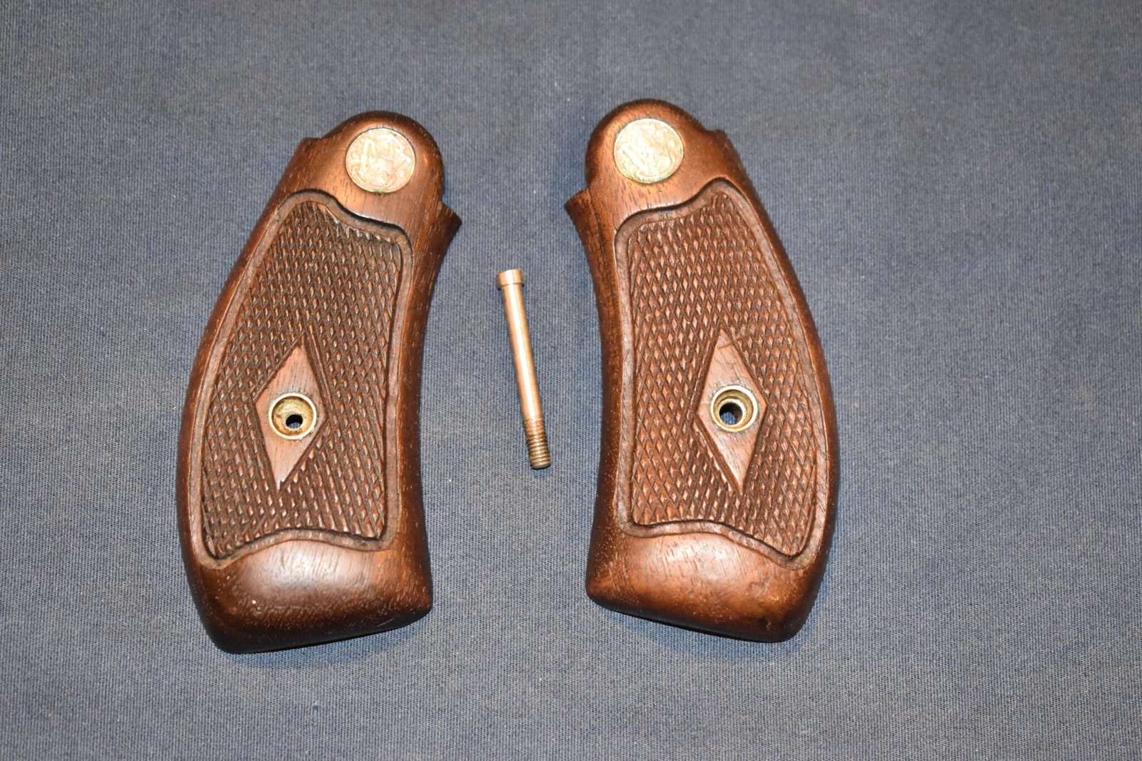 SMITH & WESSON K FRAME PRE-WAR ROUND BUTT SERVICE GRIPS K-21