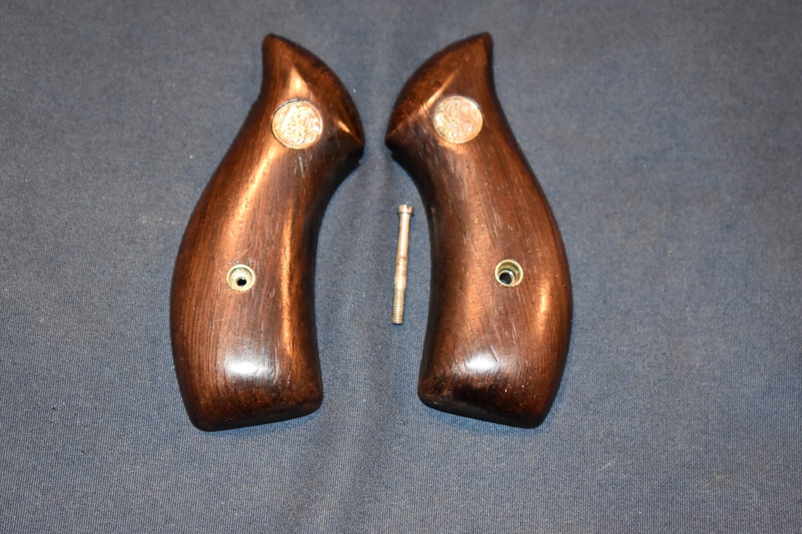 SMITH & WESSON J FRAME ROSEWOOD PRESENTATION MAGNA GRIPS JPM1