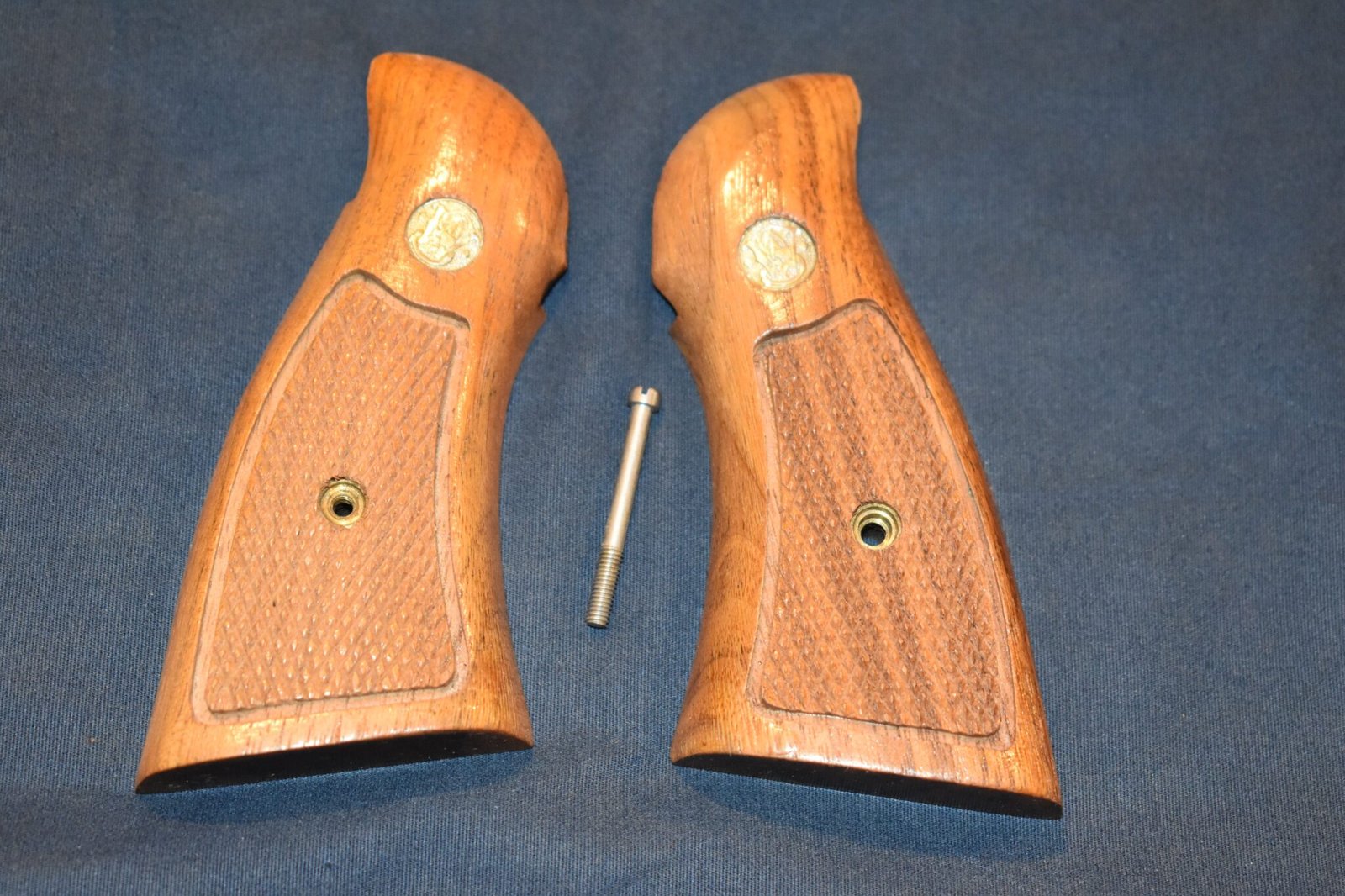 SMITH & WESSON N FRAME MAGNA GRIPS SWNM7