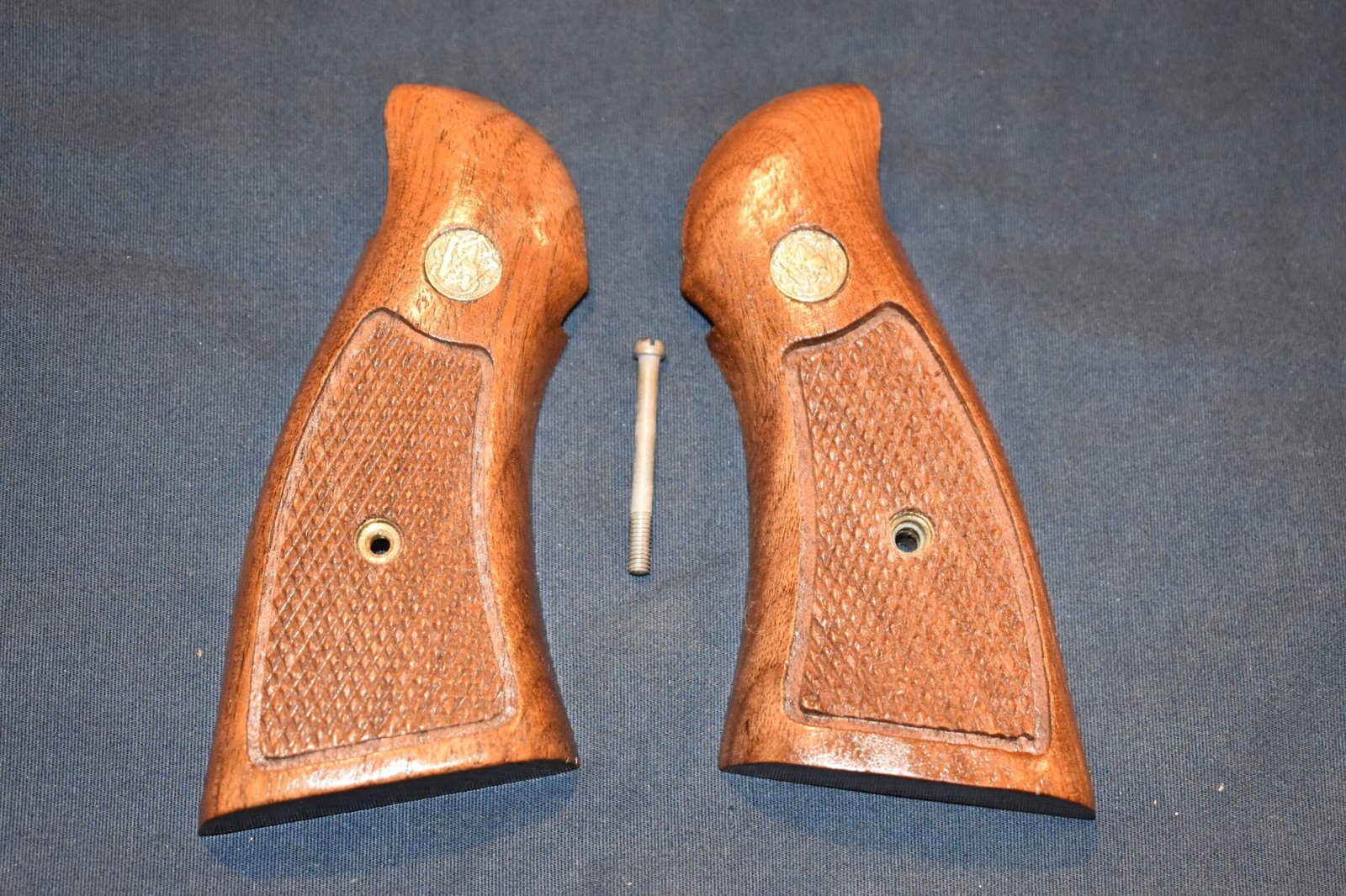 SMITH & WESSON N FRAME MAGNA GRIPS SWNM8