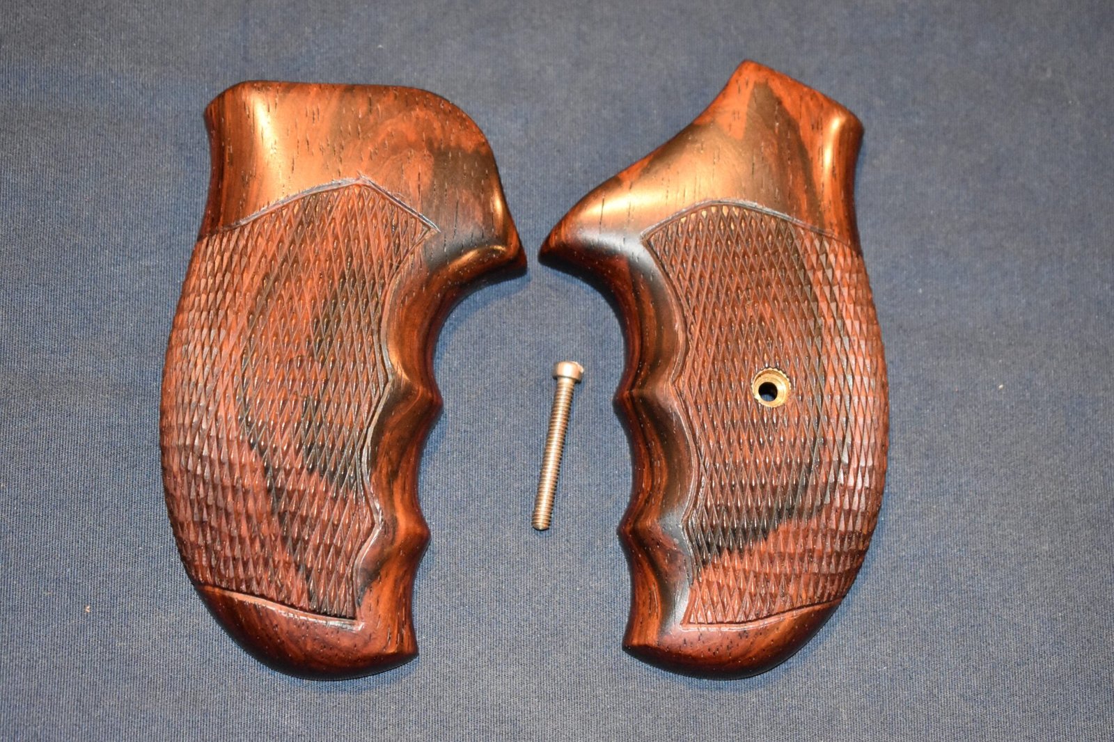 SMITH & WESSON K FRAME FUZZY FARRANT CUSTOM GRIPS SWJFF2