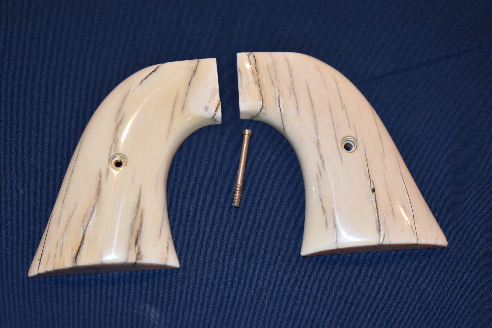 COLT SINGLE ACTION ARMY (S.A.A.) MAMMOTH IVORY GRIPS SAAMI9