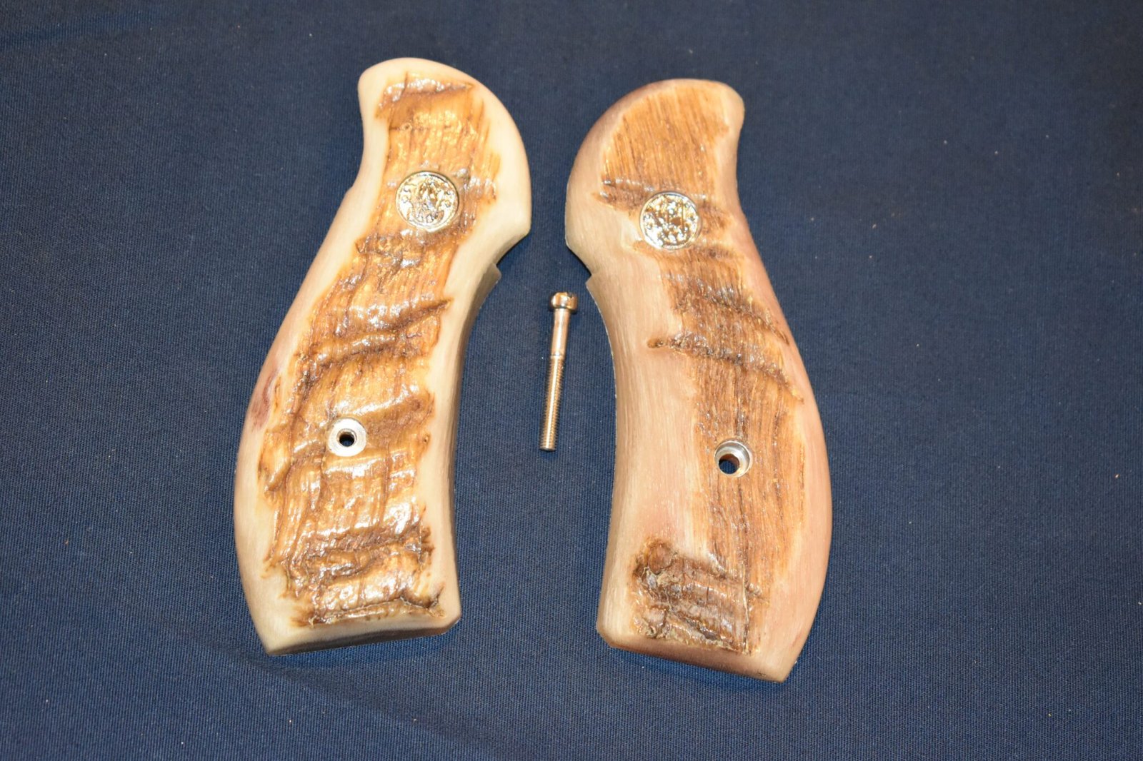 SMITH & WESSON N FRAME ROUND BUTT RAMS HORN GRIPS NRBRH5