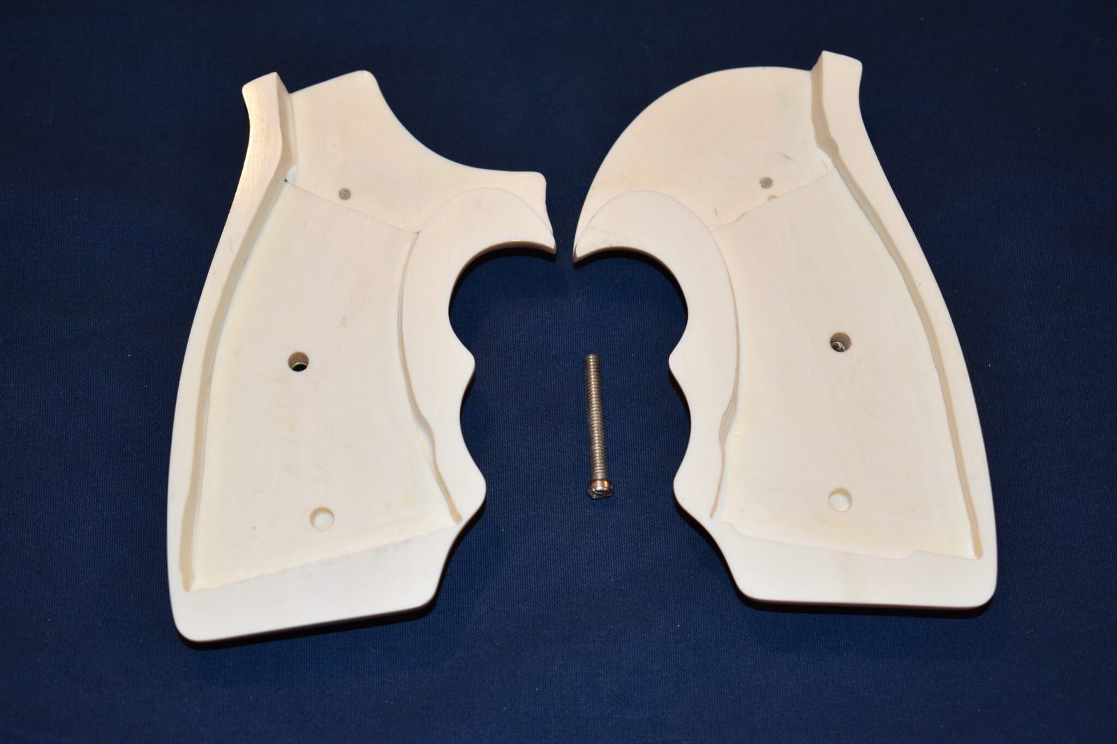 SMITH & WESSON K FRAME SQUARE BUTT IVORY COMBAT GRIPS KSQIC1 "OHIO SALES ONLY" - Image 3