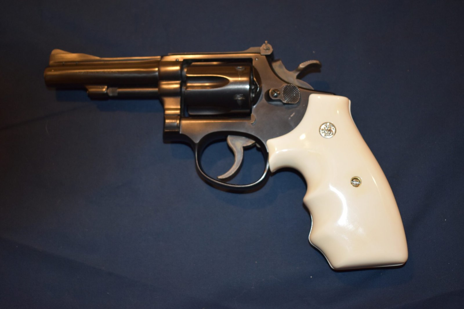 SMITH & WESSON K FRAME SQUARE BUTT IVORY COMBAT GRIPS KSQIC1 "OHIO SALES ONLY" - Image 4